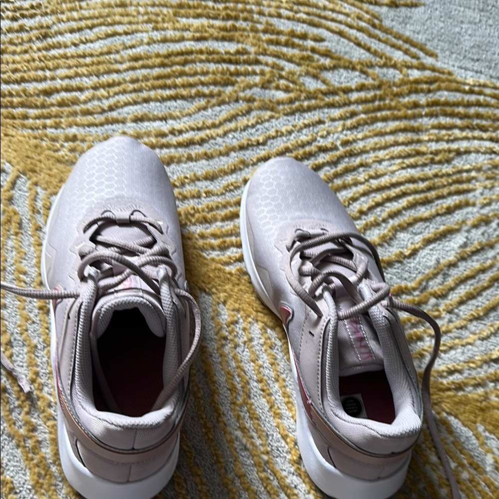 Nike Cream Sneakers Classic Low-Top Design